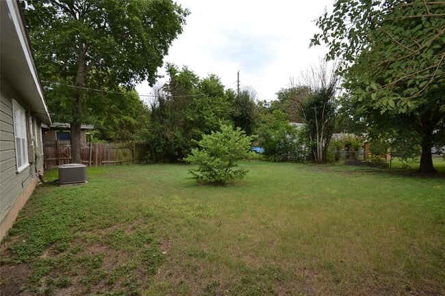 Building Photo - 1211 Ridgemont Dr