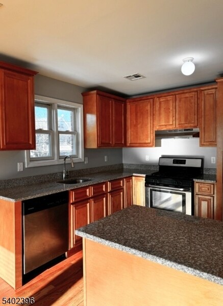 Building Photo - 104 Luttgen Pl