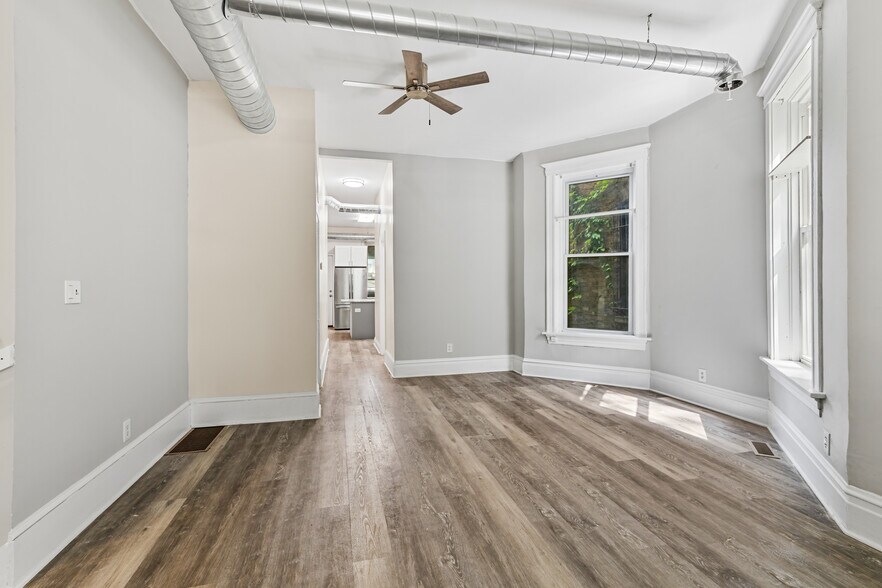 Building Photo - 1345 N Maplewood Ave