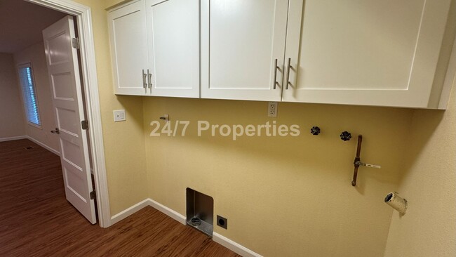 Building Photo - Spacious, Open-Concept 3 Bedroom West Linn Home