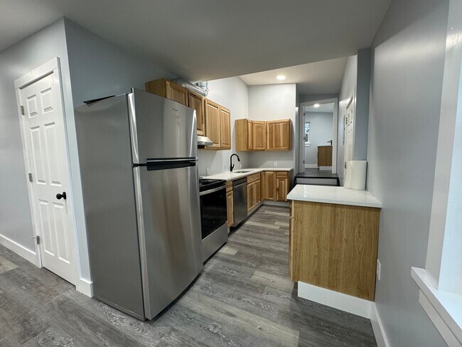 Building Photo - 611 Tangent St