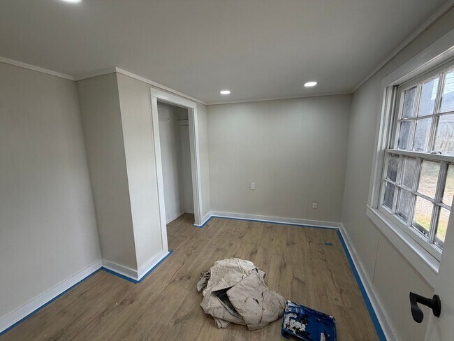 Building Photo - 904 Coldwater Rd