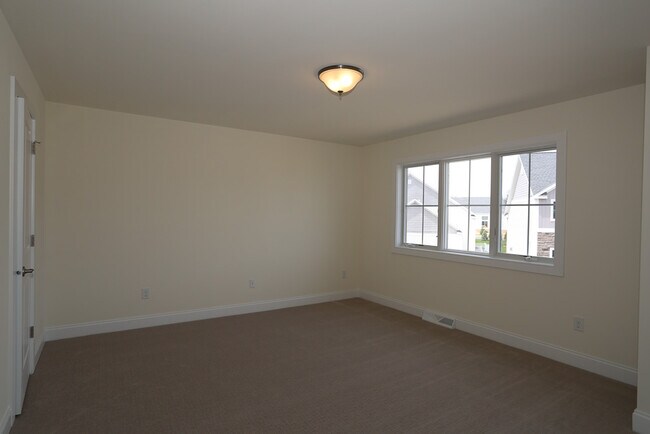 2 bedrooms upstairs - 5 Mulberry Dr