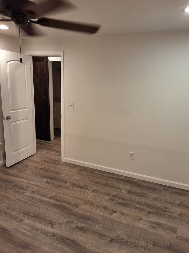 Building Photo - 3215 W Willow Knolls Dr