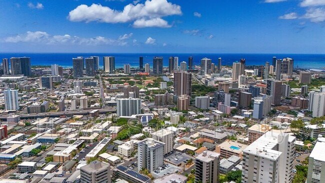 Building Photo - 1560 Thurston Ave