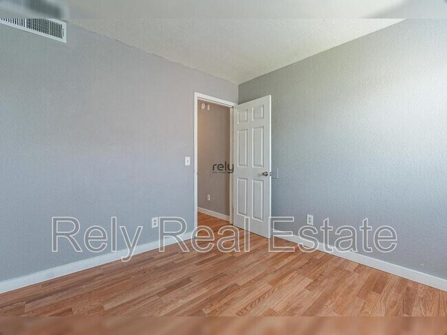 Building Photo - 12740 W Amy Dr