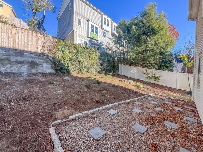 Building Photo - 1146 Chestnut St