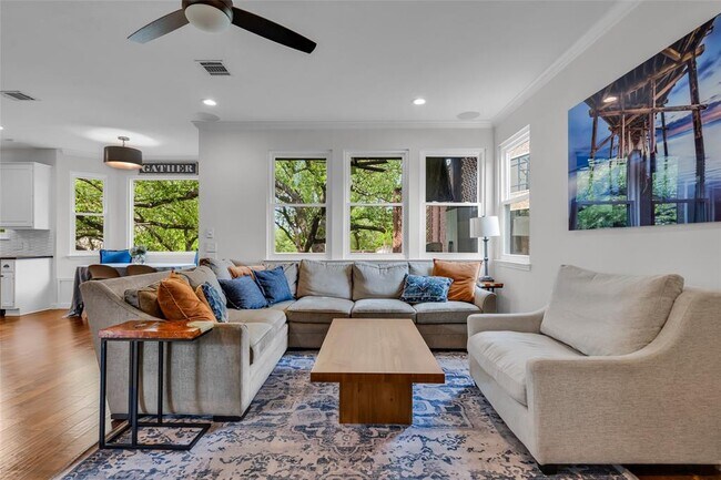 Building Photo - 11500 Emerald Falls Dr