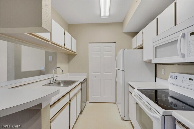 Building Photo - 6321 Aragon Way