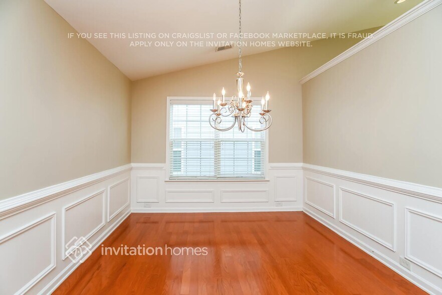 Building Photo - 1029 S Creek Dr