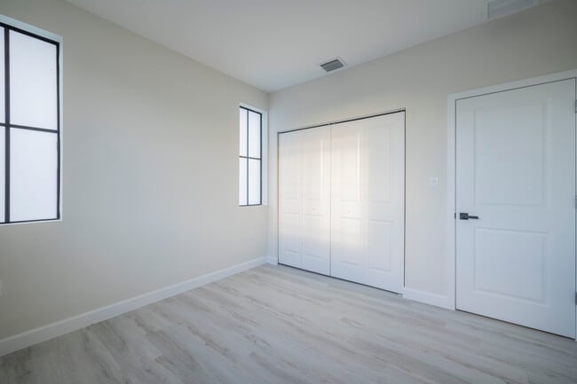 Building Photo - 18020 SW 103rd Ave