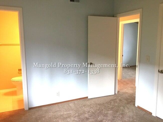 Building Photo - Charming 3-Bed, 1.5-Bath Home with Back Ya...
