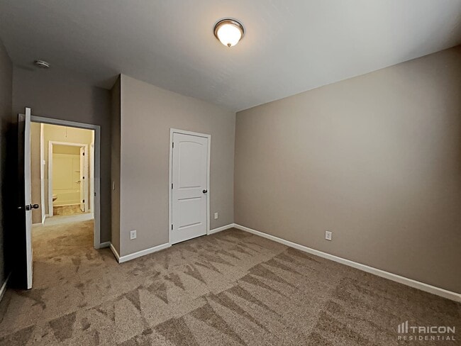 Building Photo - 152 Kingston Dr
