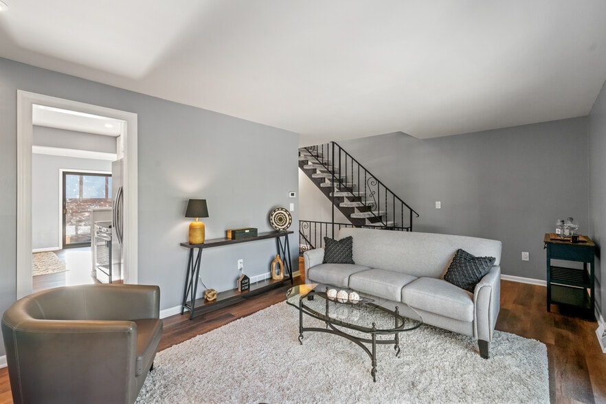 Building Photo - 238 Woodbridge Dr