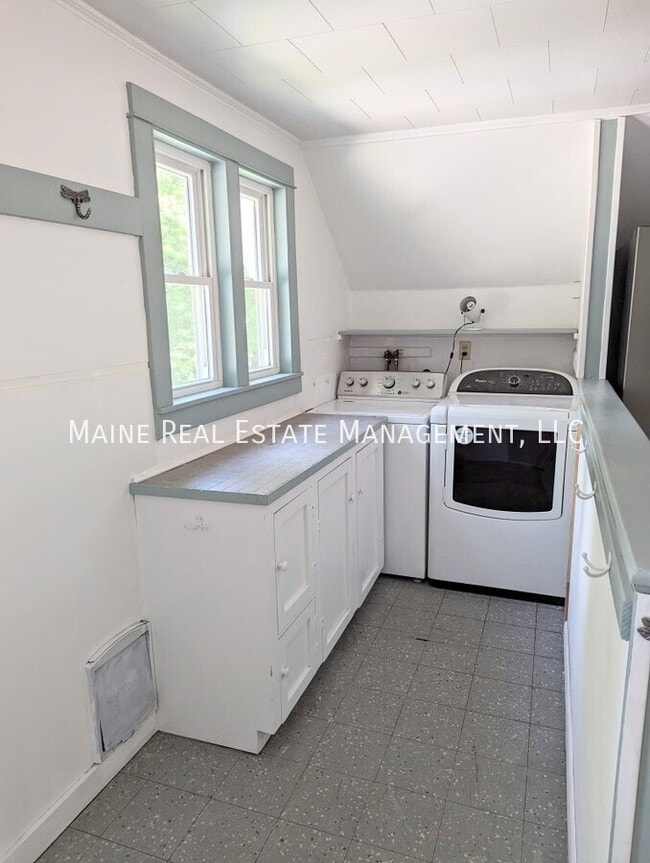Building Photo - 54 Penobscot St