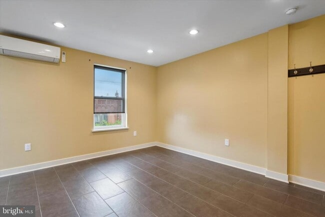 Building Photo - 1183 S 13th St