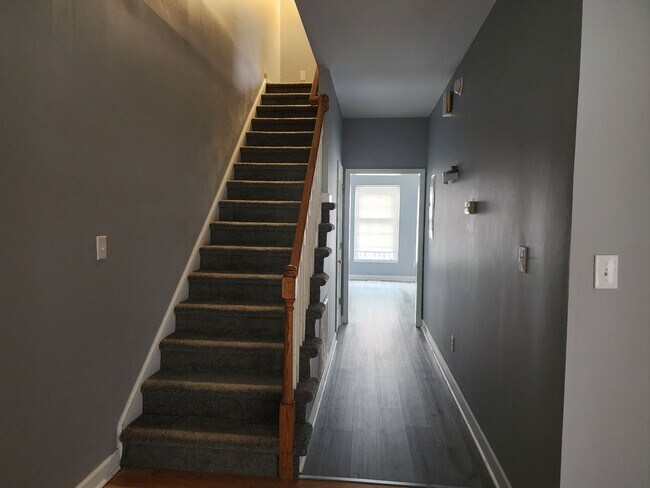 Building Photo - Two Bedroom w/Loft
