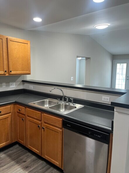 Building Photo - 3716 Cotswold Ave