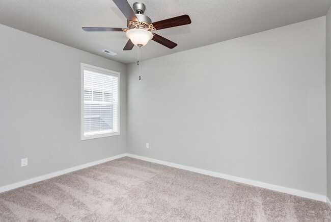 Building Photo - 2071 SW Cascade Falls Dr