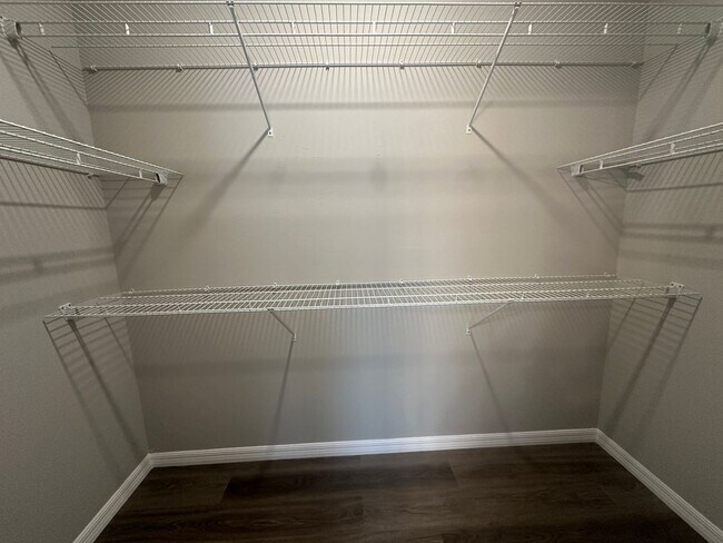 Building Photo - AVAILABLE MID APRIL- 4 Bedroom 2 bathroom 3 Car Garage NE Cape Coral Home with Screened Lania