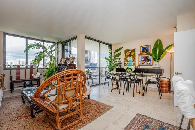 Building Photo - 1581 Brickell Ave