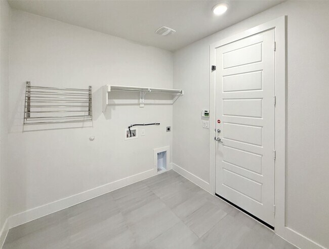 Building Photo - 5924 Owen Rd