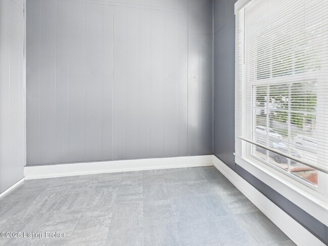 Building Photo - 1919 Center St