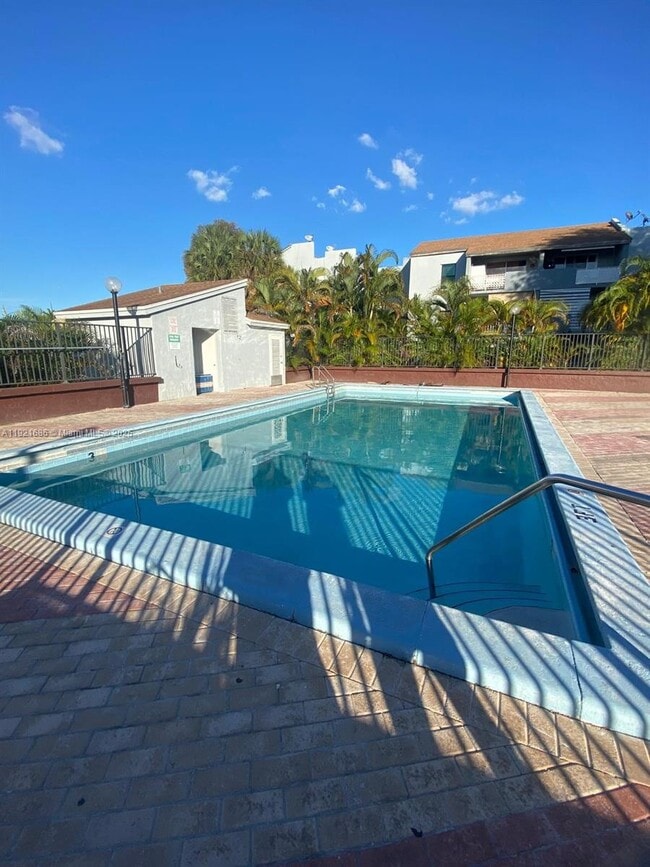 Building Photo - 1725 W 60th St