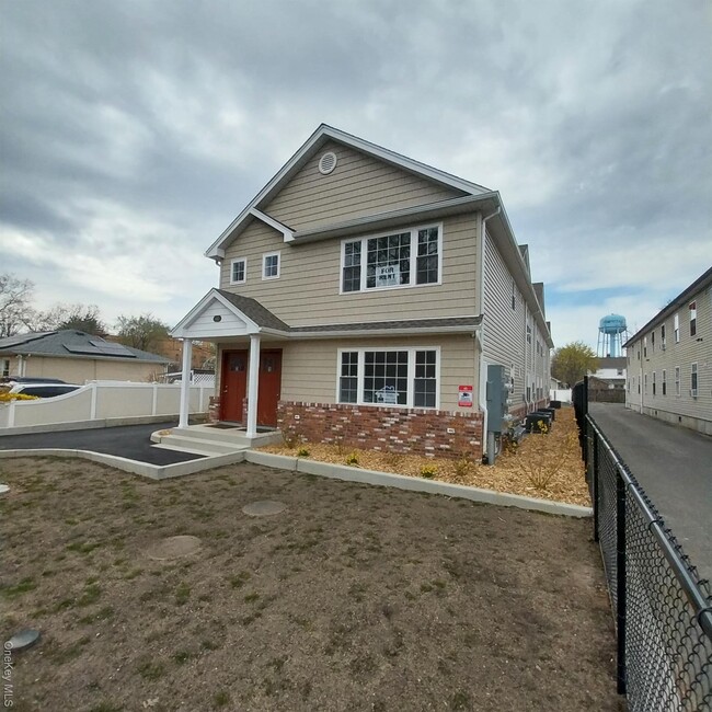 Building Photo - 343 Jackson St