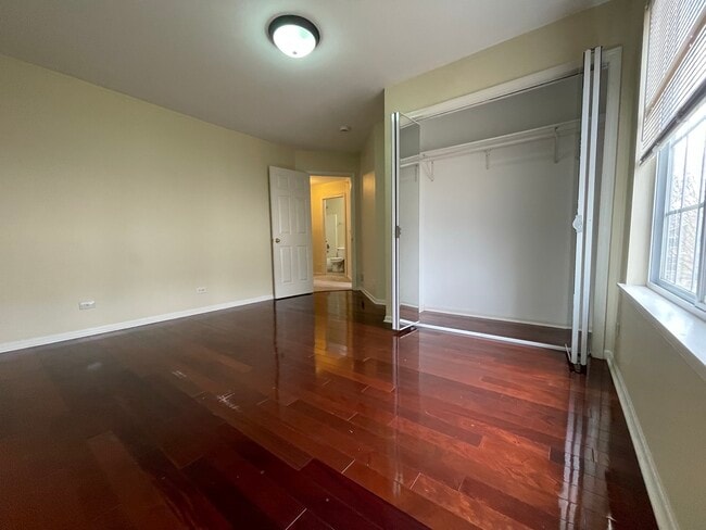 Building Photo - 1904 Maureen Dr