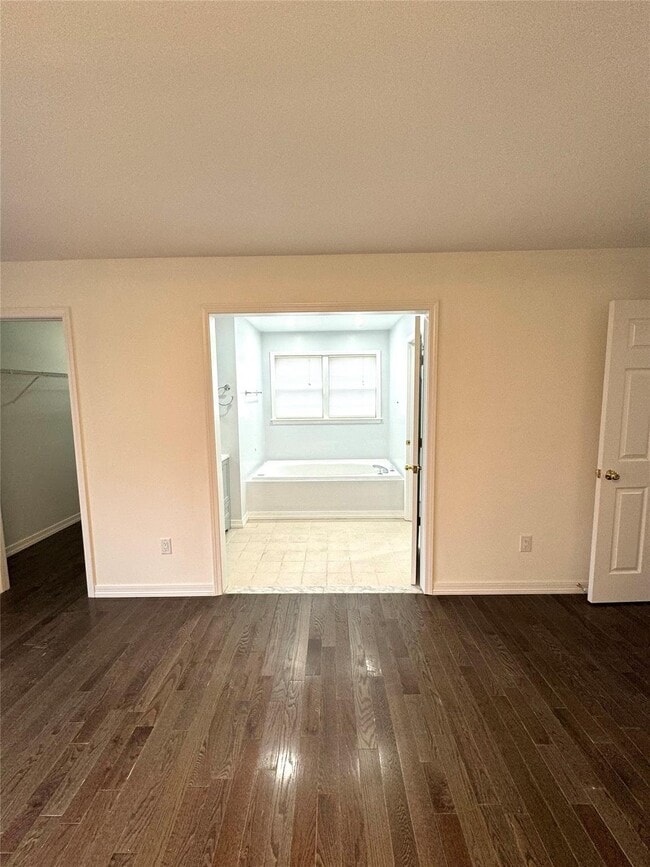Building Photo - 26 Sallys Ln