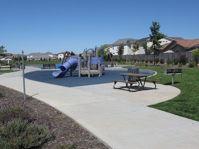 Building Photo - 1339 Darien Ct