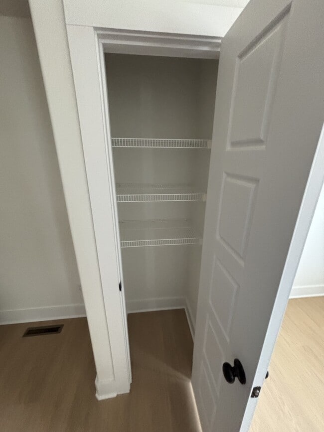 Building Photo - 921 Alberta Dr