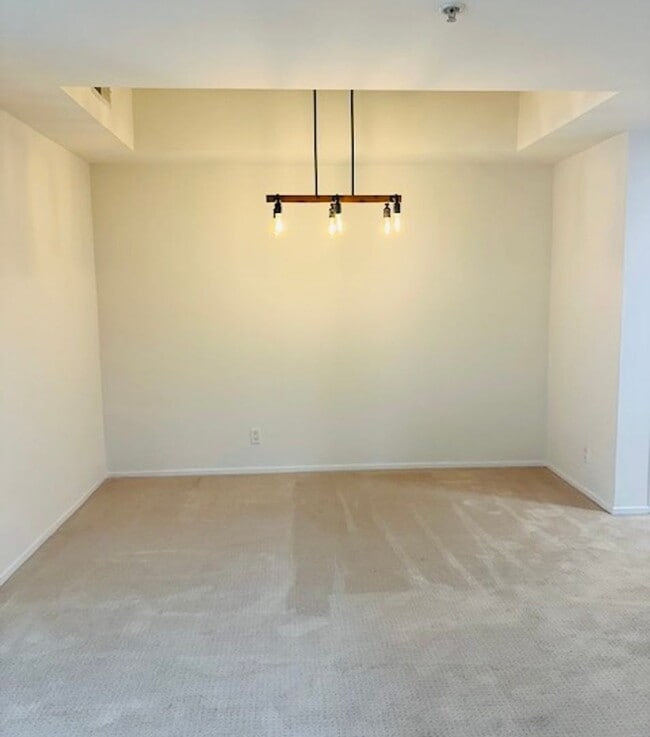 Building Photo - 620 S Gramercy Pl