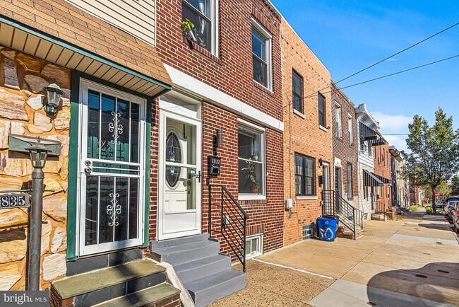 Building Photo - 1837 E Albert St