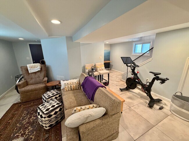 Building Photo - Beautiful Benning 3 Bedroom Renovated Bungalow Home with Yard, Parking, W/D.