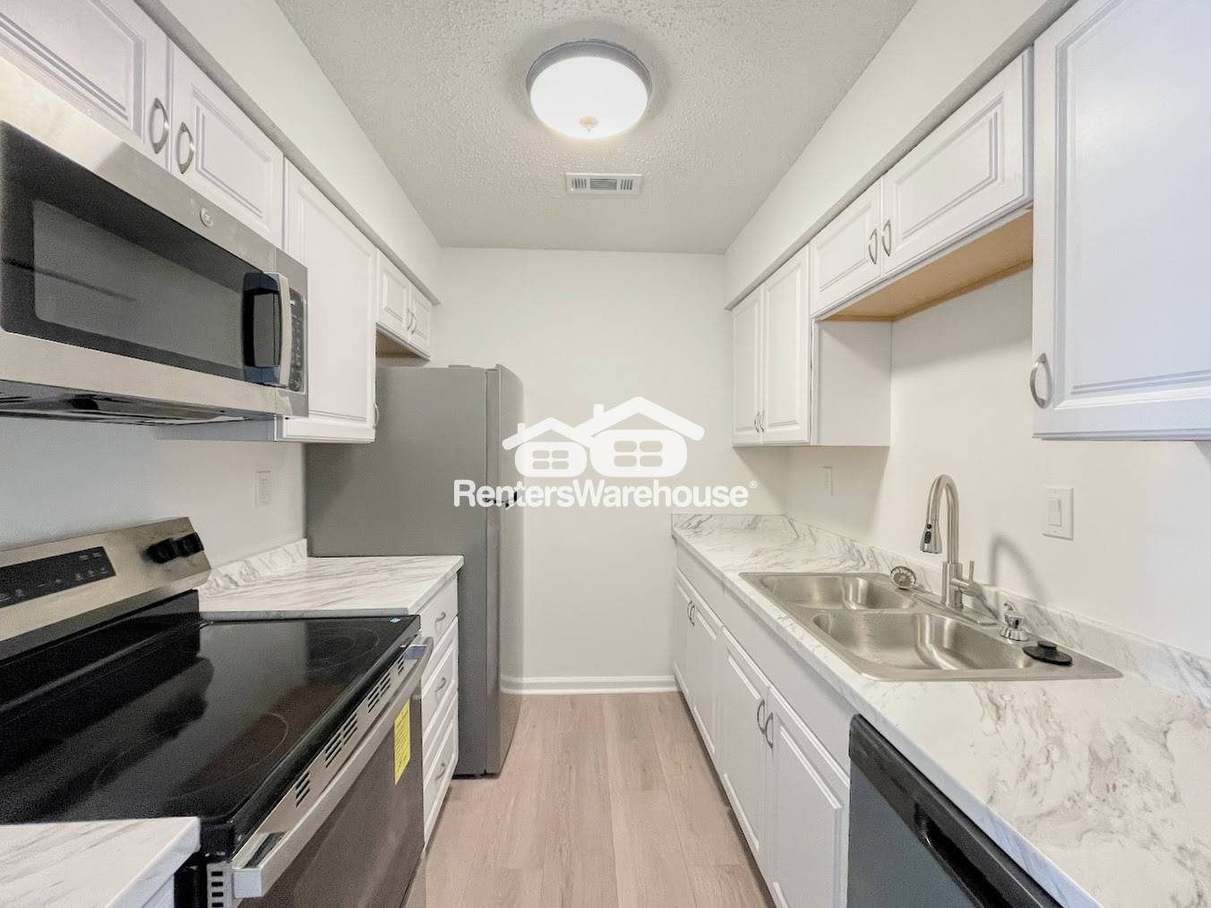 Building Photo - 1815 Beckwood Common