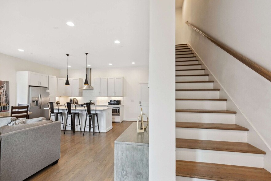 Building Photo - 960 9th Ave S