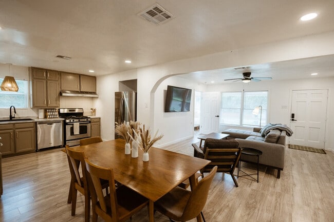 Building Photo - 1824 N 12th St