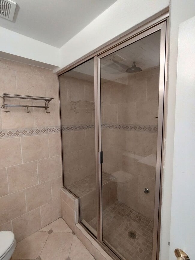 Building Photo - 2-Story Townhome WALKING DISTANCE TO THE BEACH! COMMUNITY POOL!