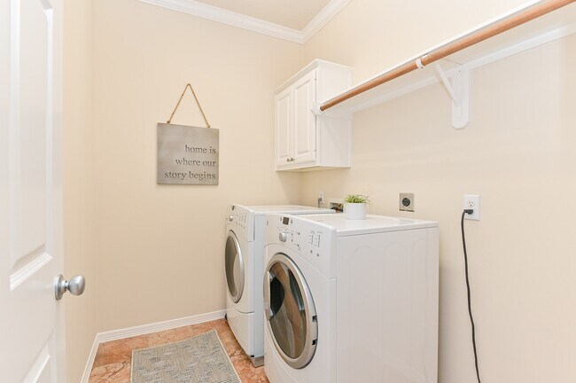 Building Photo - 1126 Sopris Dr