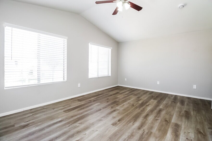 Building Photo - 927 E Glenmere Dr