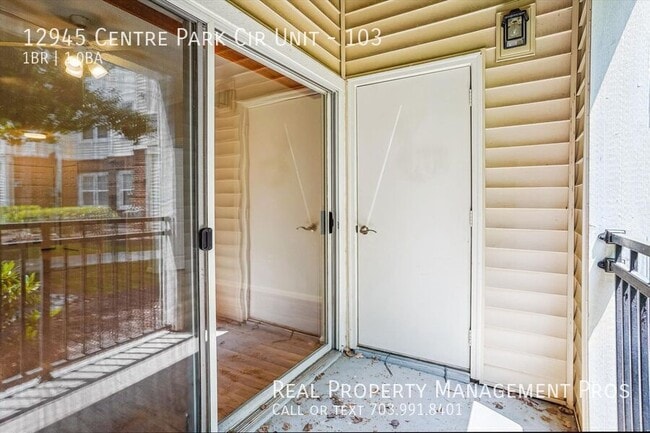 Building Photo - 12945 Centre Park Cir