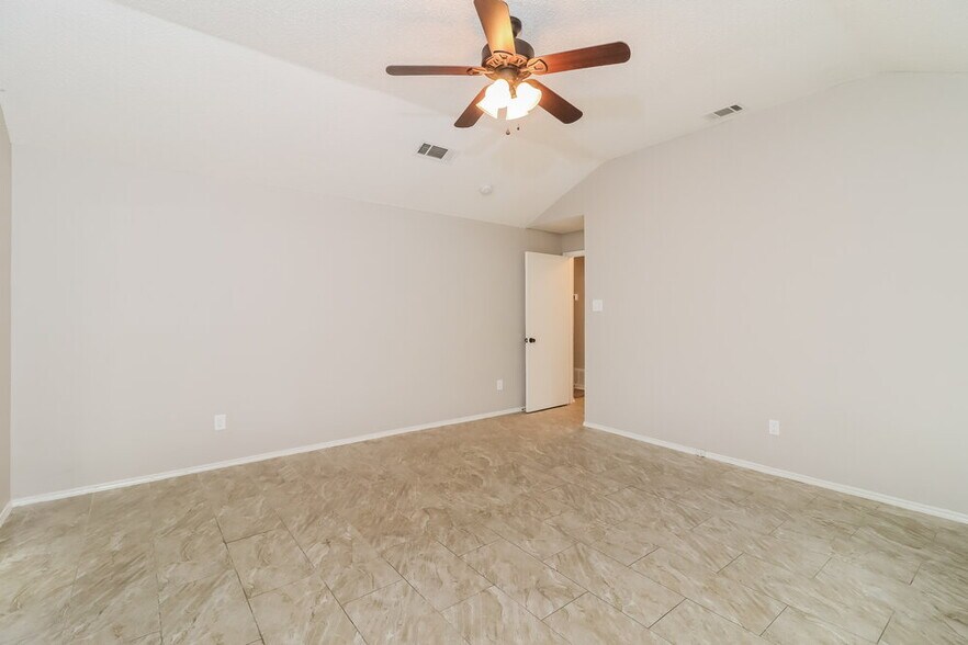 Building Photo - 2301 Fall Ct