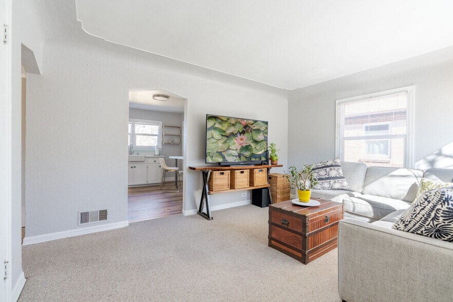 Primary Photo - 2731 S Sherman St