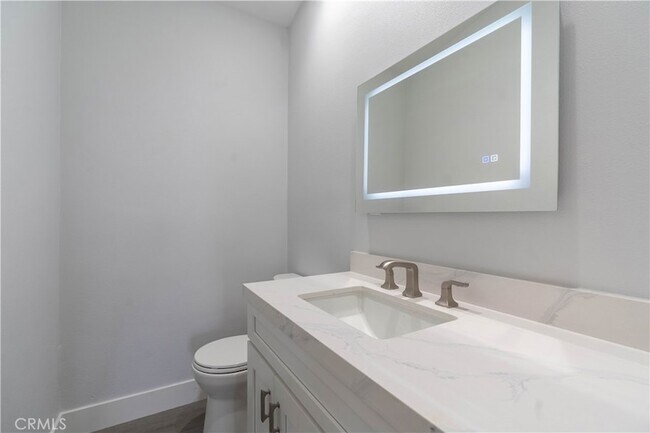 Building Photo - 633 Vista Bonita