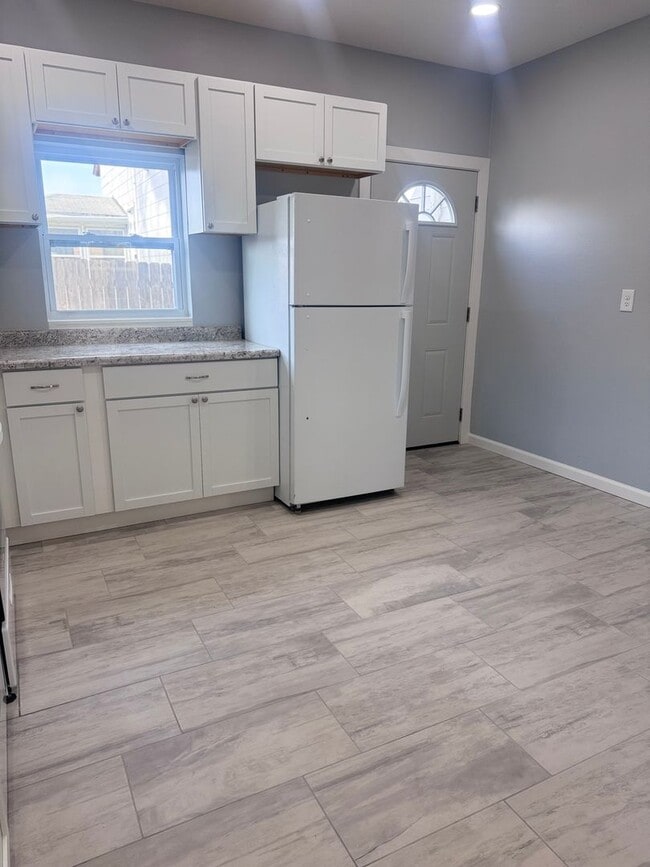 Building Photo - Remodeled 4 Bedroom 1 Bathroom Home