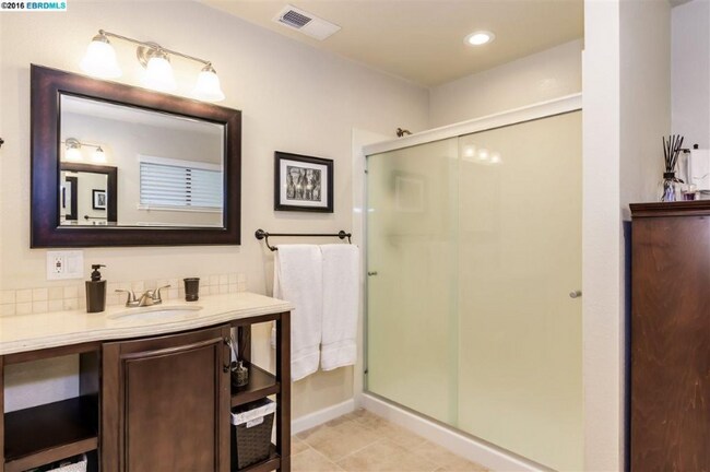 Building Photo - 884 Ruth Dr