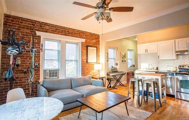 Primary Photo - 1341 N Washington St