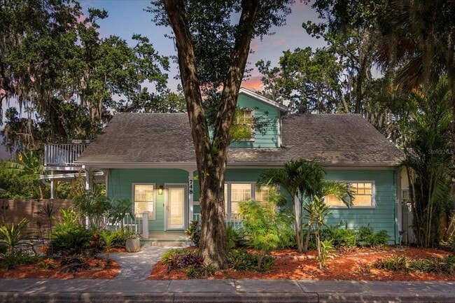 Building Photo - 748 Altaloma Ave